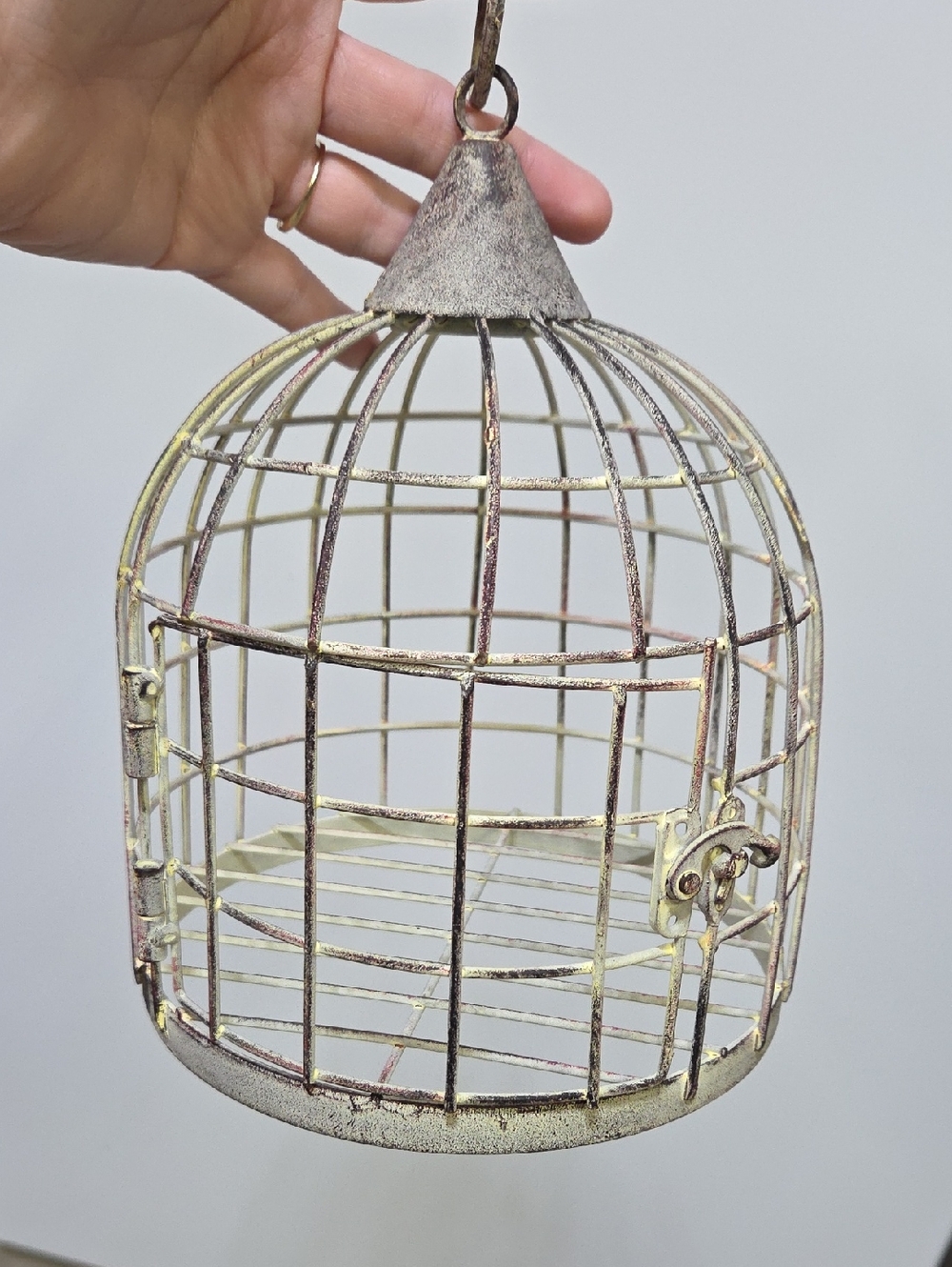 Vintage-Style Cream Metal Bird Cage Hanging Decor
